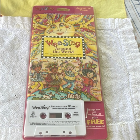 Wee Sing Around The World a CD Musical Journey NWT - Picture 1 of 3